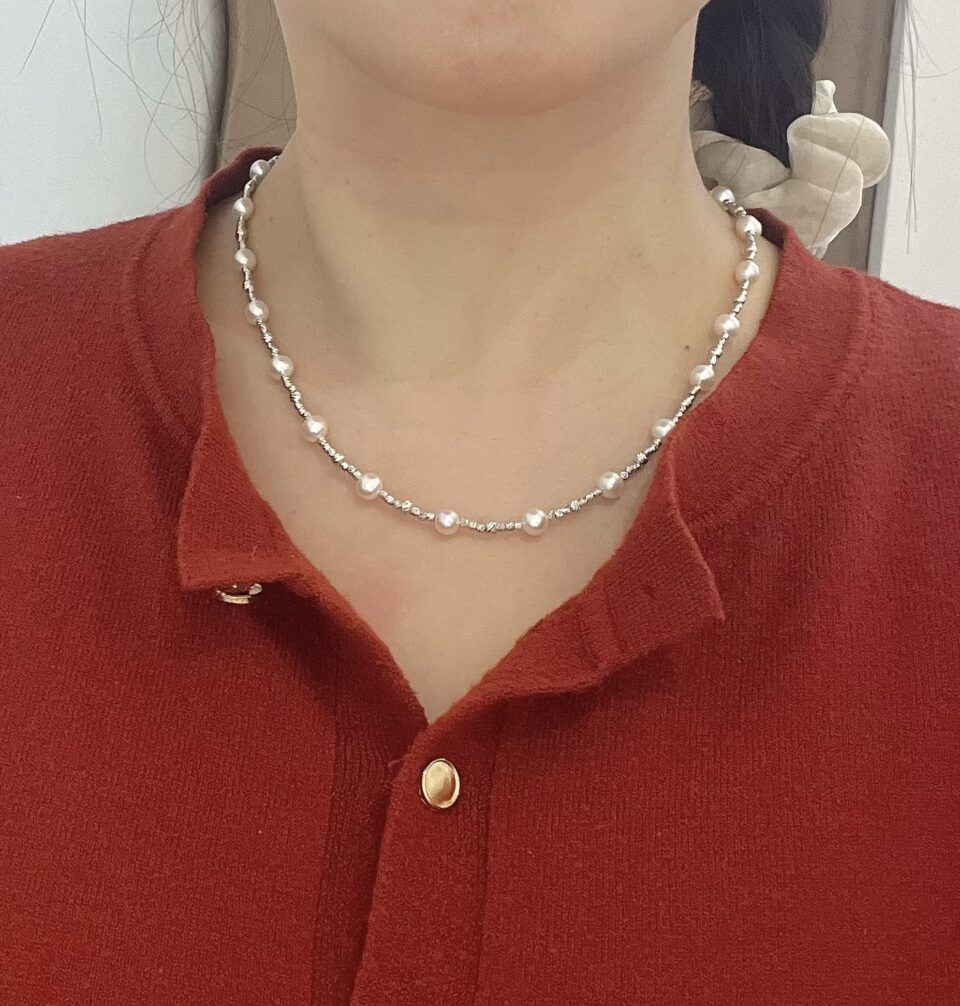 collier avec des billes argent 925/1000e et perle de culture