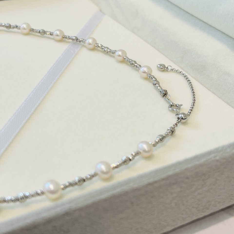 collier avec des billes argent 925/1000e et perle de culture