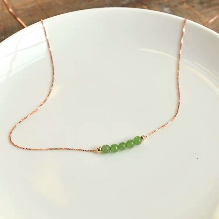 collier en or 750/1000 e avec boule de jade