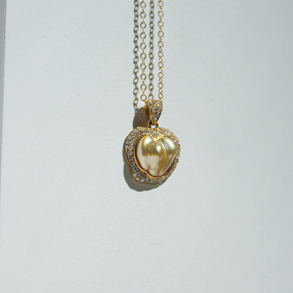 pendentif en or 750/1000e avec perle et diamant