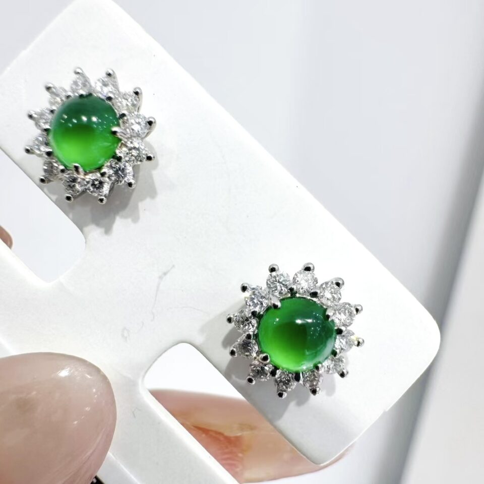 boucle d'oreille jadeite imperial sur platine avec diamant 