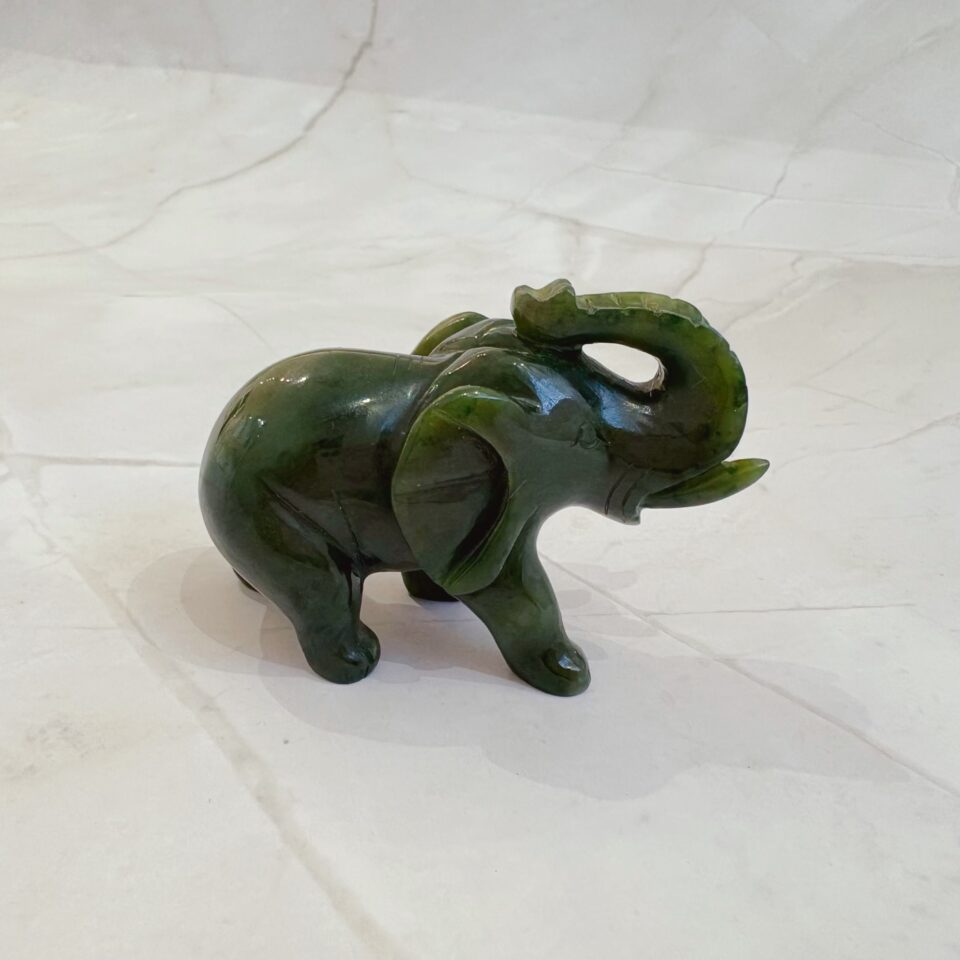Éléphant Porte-Bonheur en Jade du Canada