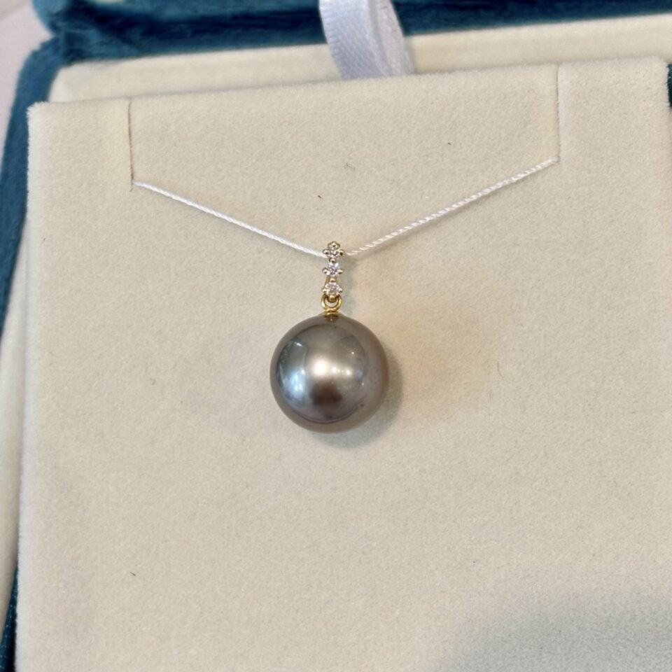 pendentif en perle tahiti couleur gris platine taille 12.3mm AAA avec or18k