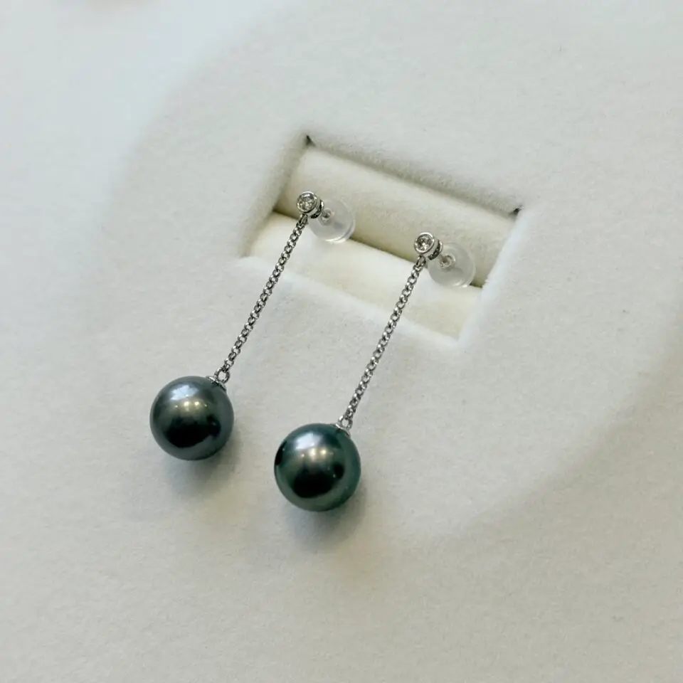 boucle d'oreille en or blanc Perle de culture de Tahiti et diamant