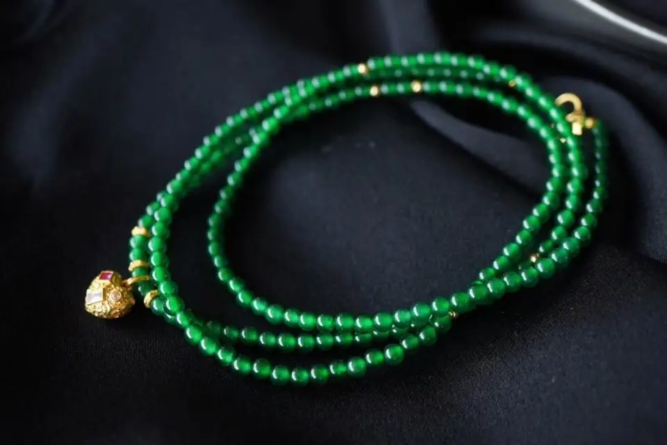Collier  jade vert "Yang lue" or 18k