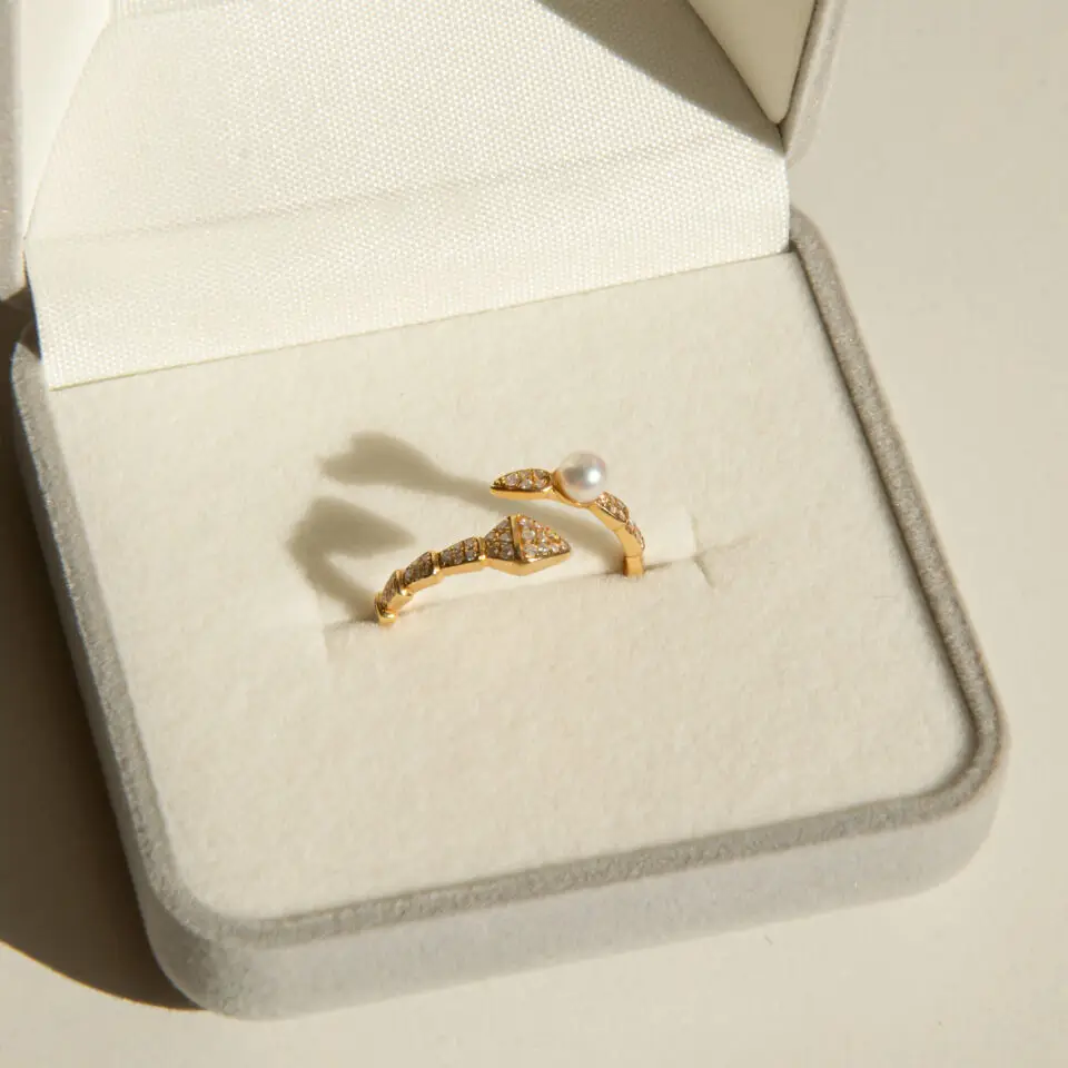 Bague Serpent or jaune  750/1000e avec Perle de culture