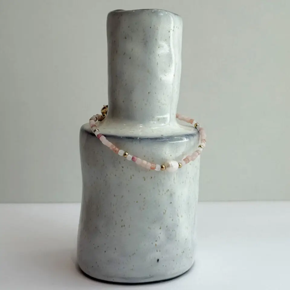 Bracelet élastique Rose en perles de culture.