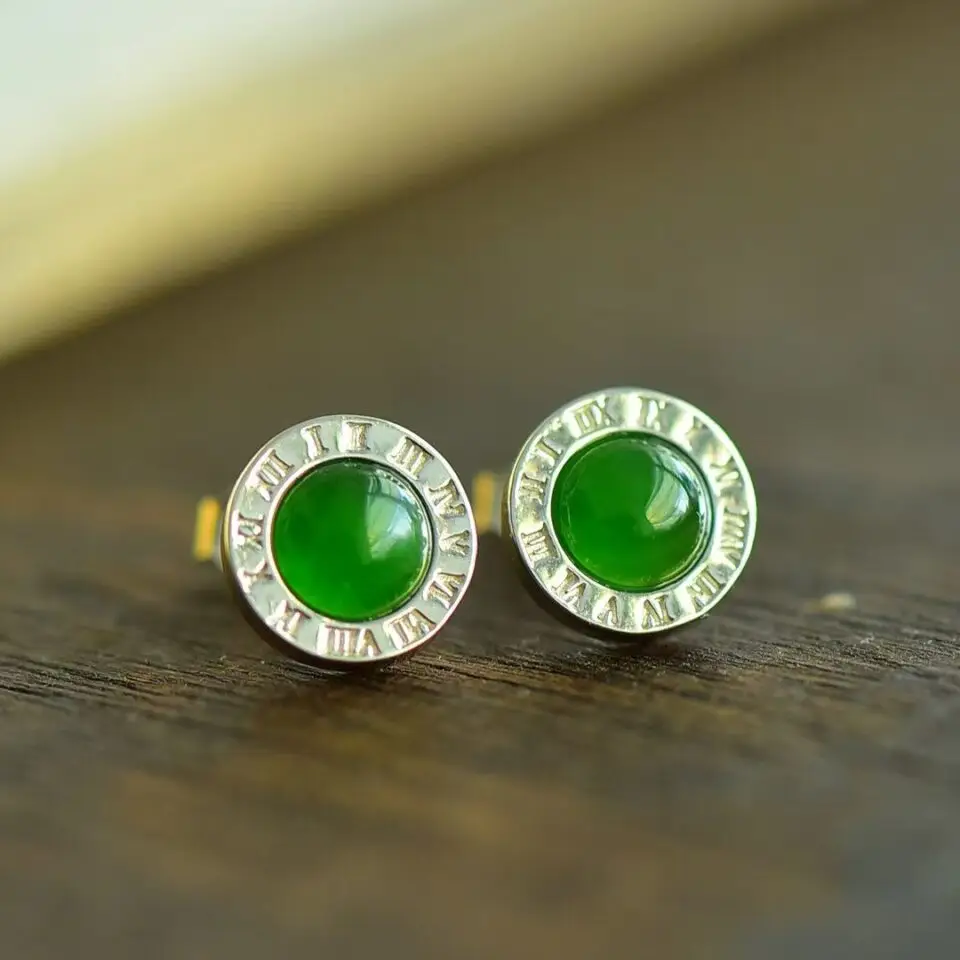 Boucles d'oreilles puces en Jade Vert dense - Tige Argent 925 - Gravures Romaines