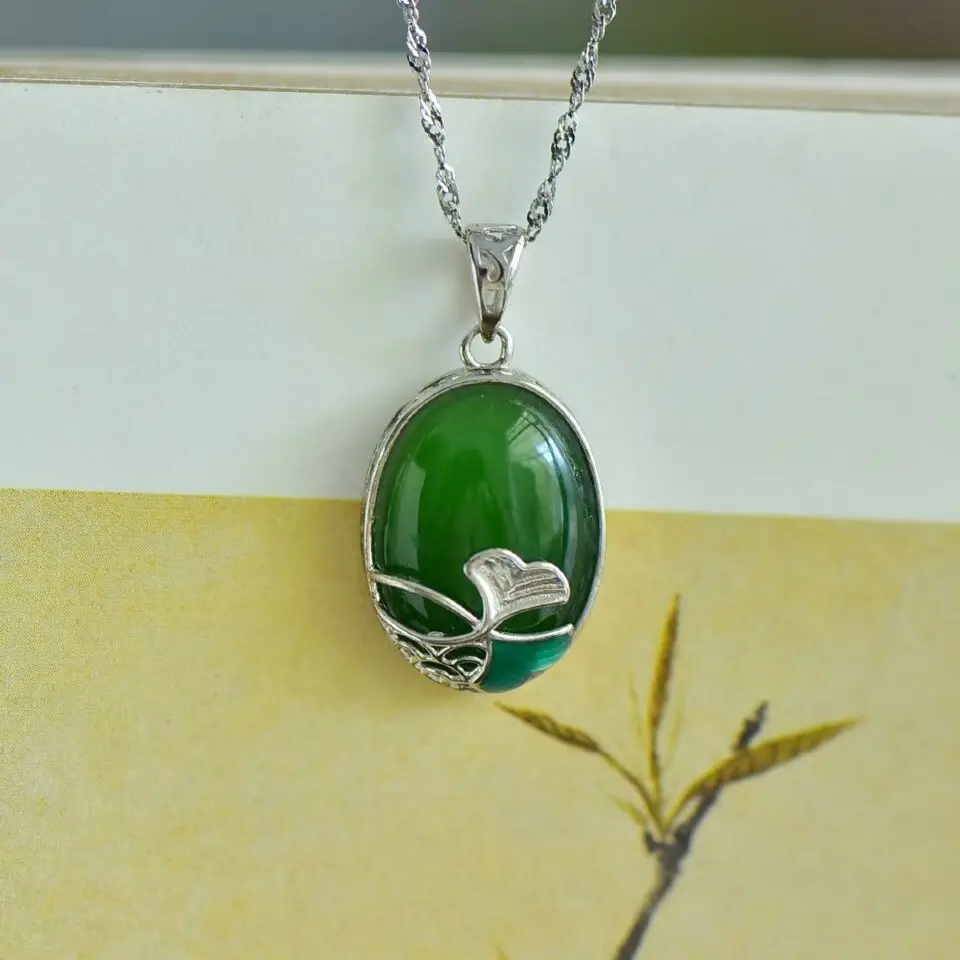 Pendentif en Jade - Feuille de Ginkgo