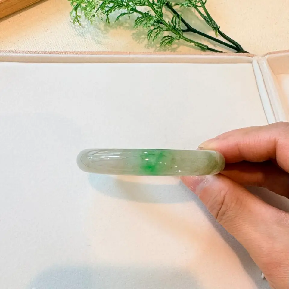Jonc Jade Vert Yang Lu 4 – Forme Ovale 54,5 mm – Petit Poignet