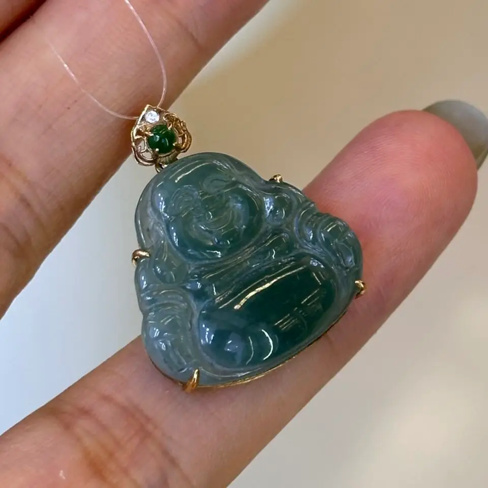Pendentif Jade du Guatemala Bouddha rieur Sculpté Main – Bélière Or Jaune