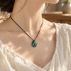 collier cordon noir jade et abalone