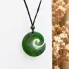 collier jade koru
