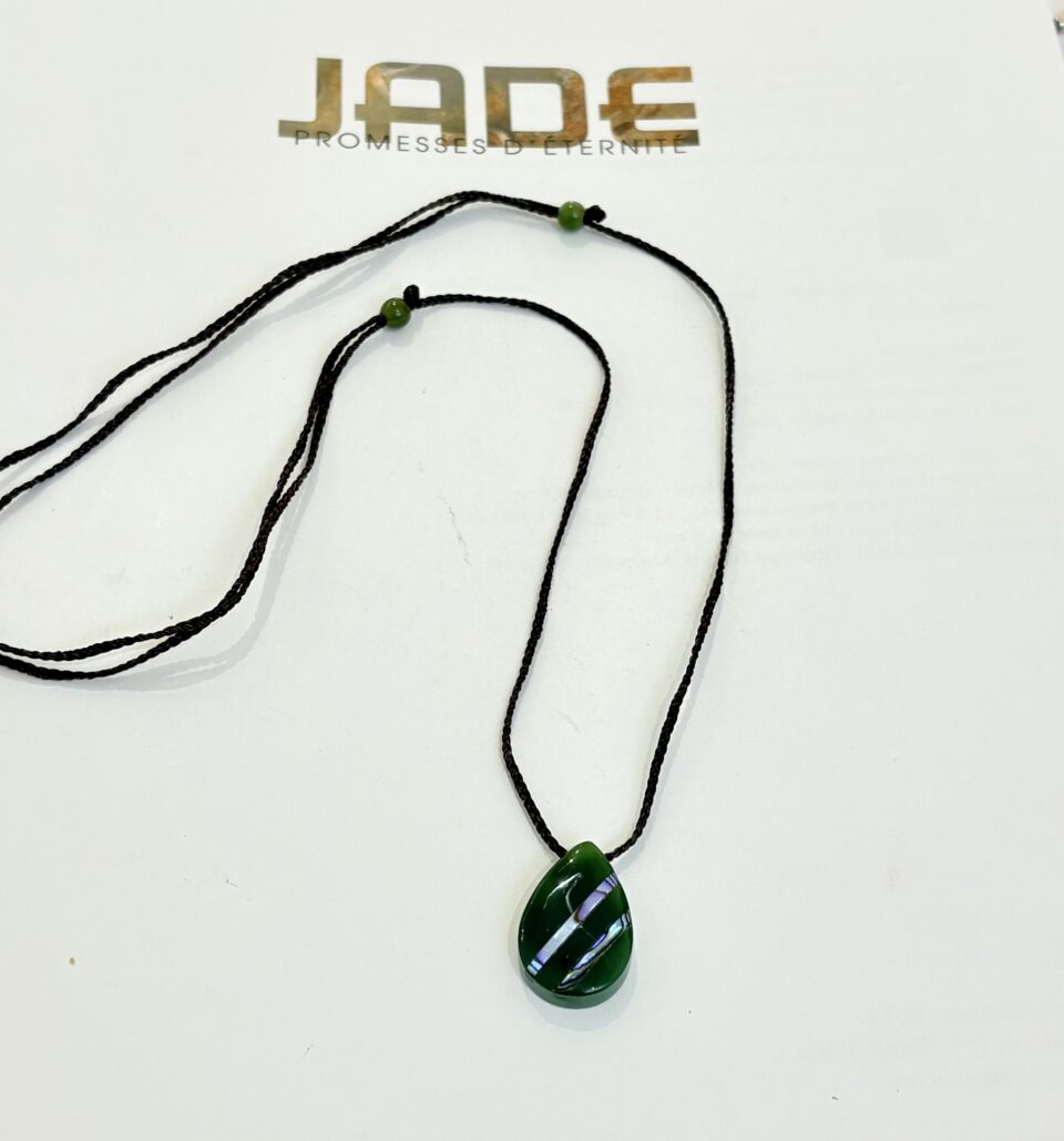 collier noir jade et abalone 
